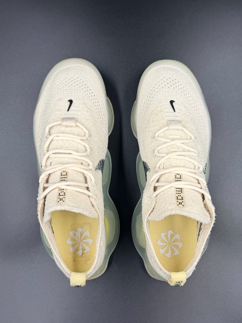 Nike Wmns Air Max Scorpion Flyknit 'Lemon Wash' - Picture 3 of 10
